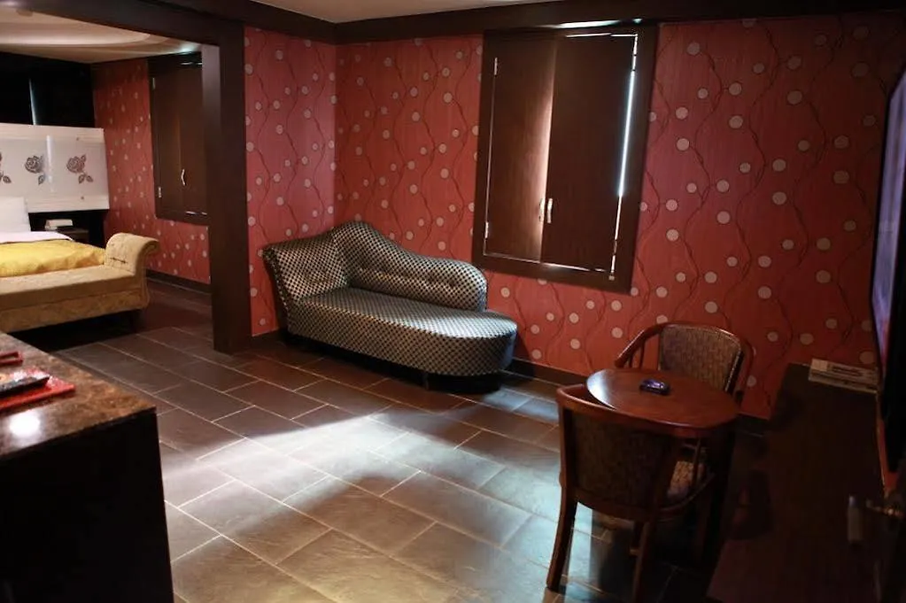Petra Hotel Seoul 2*,